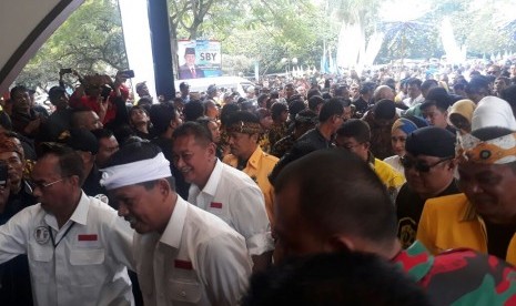 Pasangan Deddy Mizwar-Dedi Mulyadi dalam acara palang pintu, Selasa (9/1).