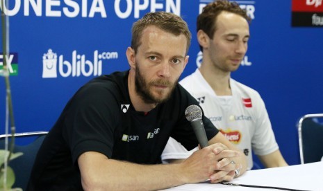 Pasangan Denmark, Mathias Boe (kanan) dan Carsten Mogensen (kiri). Mogensen usai menjalani operasi otak dan akan bertanding pertama kalinya di BCA Indonesia Open Super Series Premier 2016 di Istora Senayan Jakarta, 30 Mei-5 Juni 2016 ini.