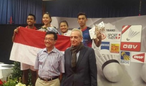 Pasangan Edi Subaktiar/Gloria Emanuelle Widjaja menjadi juara di Austria Open 2015 setelah mengalahkan sesama pasangan Indonesia, Ronald Alexander/Melati Daeva