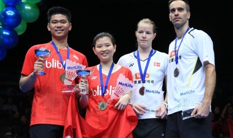 Pasangan ganda campuran Indonesia, Praveen Jordan/Debby Susanto meraih gelar juara All England 2016 mengalahkan pasangan Denmark, Joachim Fischer Nielsen/Christinna Pedersen