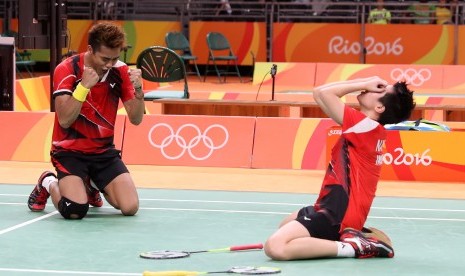 Pasangan ganda campuran Indonesia, Tontowi Ahmad/Liliyana Natsir meluapkan kegembiraannya setelah mengalahkan pasangan peringkat satu dunia asal Cina, Zhang Nan/Fu Haifeng pada babak semifinal Olimpiade 2016 di Rio de Janeiro, Brasil, Senin (15/8) waktu st