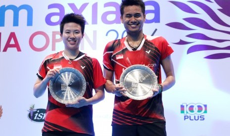 Pasangan ganda campuran Indonesia, Tontowi Ahmad/Liliyana Natsir yang memenangkan turnamen Malaysia Open Super Series Premier 2016