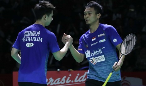 Pasangan ganda pertama PB Djarum Kudus, Mohammad Ahsan/Kevin Sanjaya Sukamuljo yang diturunkan di ajang Djarum Superliga Badminton 2019 di GOR Sasana Budaya Ganesha, Bandung, Rabu (20/2).