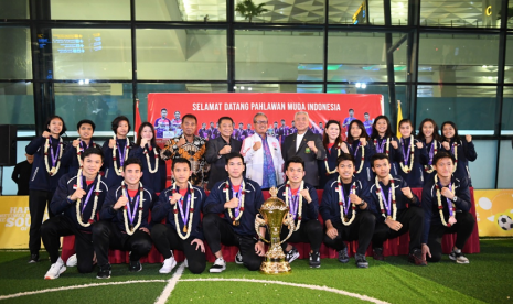 Pasangan ganda putra bulutangkis junior Indonesia Leo Rolly Carnando/Daniel Marthin berhasil membawa medali emas dan titel juara usai mengalahkan unggulan pertama asal Cina Di Zi Jian/Wang Chang (21-19, 21-18) di babak final Kejuaraan Dunia Badminton Junior 2019 yang diselenggarakan di Kazan Gymanistics Center, Rusia.