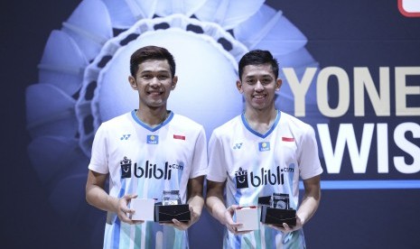 Pasangan ganda putra Indonesia Fajar Alfian (kiri) dan Muhammad Rian Ardianto menjuarai turnamen bulu tangkis Swiss Open 2019. BWF mengumumkan pembatalan Swiss Open 2020.