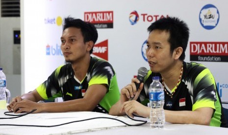 Pasangan ganda putra Indonesia, Hendra Setiawan (kanan) dan Mohamad Ahsan (kiri).