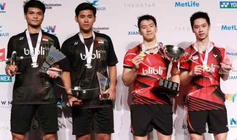 Dua pasangan ganda putra Indonesia, Kevin Sanjaya Sukamuljo/Gideon Marcus Fernaldi (kanan) dan Angga Pratama/Ricky Karanda Suwardi (kiri)