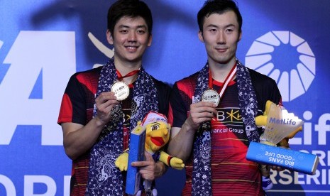 Pasangan ganda putra peringkat satu dunia dari Korea Selatan, Lee Yong Dae/Yoo Yeon Seong menjadi juara kedua kalinya di turnamen BCA Indonesia Open Super Series Premier 2016, Ahad (5/6).