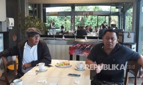 Pasangan Izzul Islam (kanan) dan TGH Khudori Ibrahim (kiri) yang diusung PKB dan PDIP di Pilkada Lombok Barat angkat bicara soal selebaran kampanye hitam yang mengarah kepada pasangan ini.