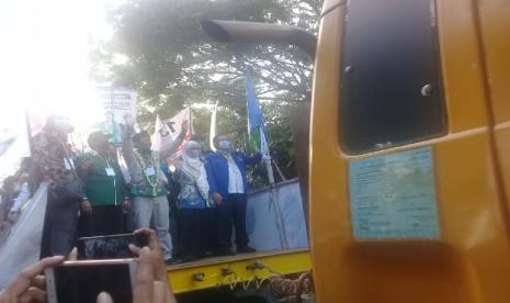 Pasangan Muhammad Sholihin - Ratnawati secara resmi mendaftarkan diri dalam Pilkada Indramayu, Ahad (6/9) sore. Pasangan itu diusung oleh PKB, Demokrat, PKS, Hanura dan PPP. 