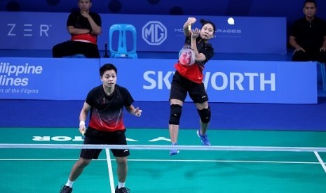 Pasangan Ni Ketut Mahadewi Istarani (kanan)/Apriyani Rahayu menyumbangkan poin kedua bagi tim bulu tangkis Indonesia saat melawan Singapura di SEA Games 2019.