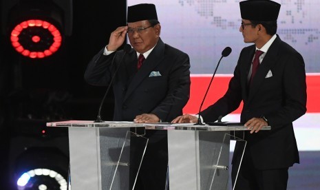 Pasangan nomor urut 02 Prabowo Subianto dan Sandiaga Uno mengikuti debat kelima Pilpres 2019 di Hotel Sultan, Jakarta, Sabtu (13/4/2019).