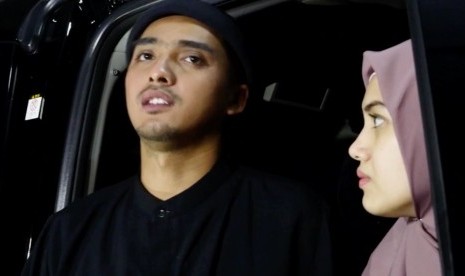 Pasangan suami-istri Ricky Harun dan Herfiza Novianti