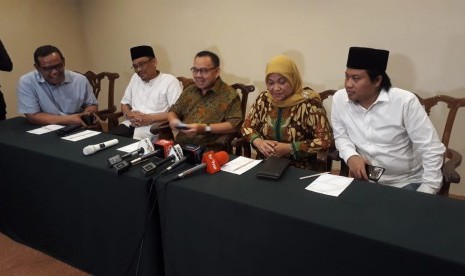 Pasangan Sudirman Said- Ida Fauziyah saat menggelar jumpa pers seputar hasil penghitunvan cepat pilgub Jawa Tengah 2018, di Hotel Grasia, Semarang, Rabu (27/6) malam.