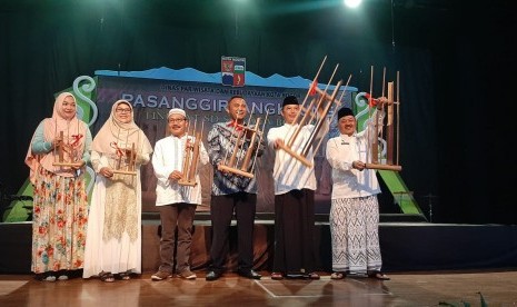 Pasanggiri Angklung SD/sederajat se-Kota Bogor di Gedung Kemuning Gading, Selasa (22/10).