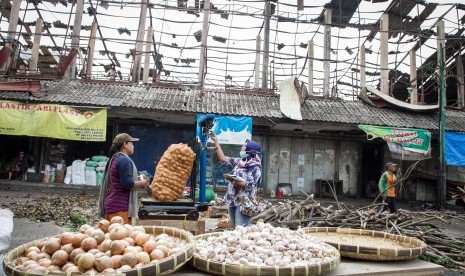 Pasar darurat Pasar Legi, Solo.