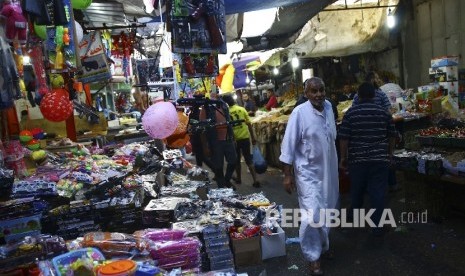 Warga Gaza berkreasi memasak makanan dengan segala keterbatasan yang mereka hadapi. Foto Pasar di Kota Gaza, Palestina.