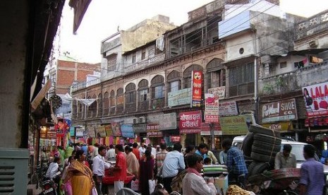  Pasar kota tua Aminabad, India.