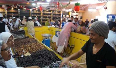 Pasar kurma Madinah.