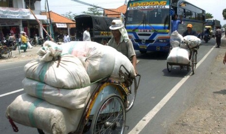  Pasar Tegal Gubuk, Arjowinangun, Cirebon, merupakan kawasan yang rawan terjadi kemacetan.