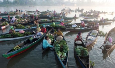  Pasar Terapung Lok Baintan, Kalimantan Selatan