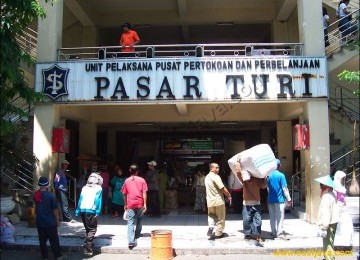 Pasar Turi sebelum terbakar.