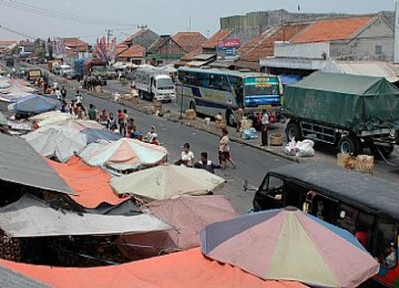 Pasar tumpah di Cirebon