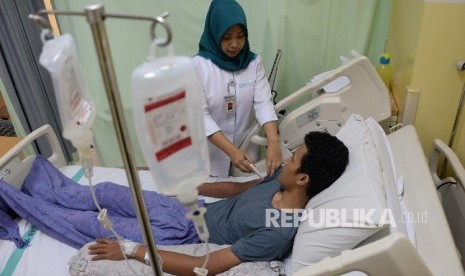 Bagaimana Membedakan DBD dengan Penyakit Lain?. Foto:   Pasien demam berdarah dengue (ilustrasi)