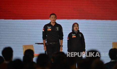 Paslon Cagub dan Cawagub DKI Jakarta nomor urut 1 Agus-Sylvi mengikuti final debat pasangan calon di Jakarta, Jumat (10/2).