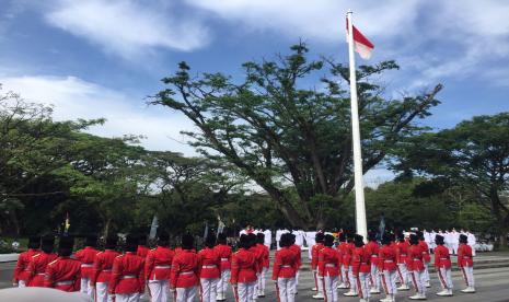 Upacara HUT RI, ilustrasi Tiga mantan narapidana kasus tindak pidana terorisme mengikuti Upacara HUT Kemerdekaan Ke-77 Republik Indonesia bersama warga di Kampung Bangetayu Kulon, Kota Semarang, Jawa Tengah, Rabu (17/8/2022).