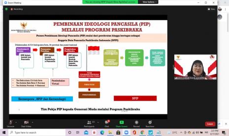 Pasukan Pengibar Bendera Pusaka (Paskibraka) 2021 bakal tampil berbeda dari tahun sebelumnya. Selain bertugas mengibarkan bendera pusaka, mereka juga akan dikukuhkan sebagai Duta Pancasila setelah mengikuti Pembinaan Ideologi Pancasila (PIP).  