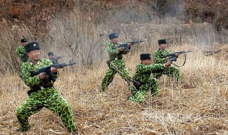 Pasukan Tentara Rakyat Korea Utara mengikuti prose latihan militer yang dipimpin langsung oleh pemimpin Korea Utara Kim Jong Un. Korut mengecam Korsel atas latihan militer baru-baru ini. Ilustrasi.