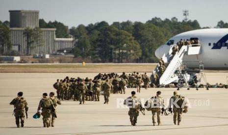 Penempatan militer oleh NATO di perbatasan cegah agresi Rusia. Ilustrasi pasukan NATO  