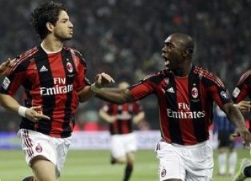 Pato dan Clarence Seedorf (kanan)