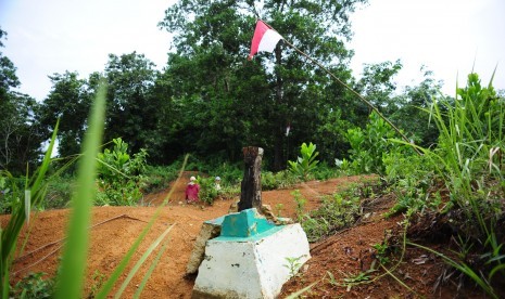 Patok perbatasan di Camar Bulan, Sambas, Kalimantan Barat