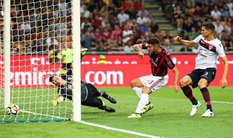 Patrick Cutrone (tengah)