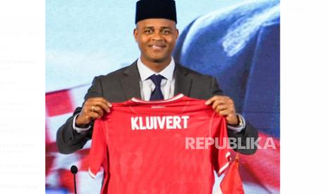 Patrick Kluivert melatih timnas RI.