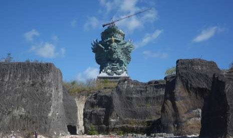 Patung Garuda Wisnu Kencana.