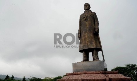 Patung Jenderal Soedirman di Pacitan.