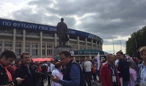 Patung Lenin di depan Stadion Luzhniki, Moskow.