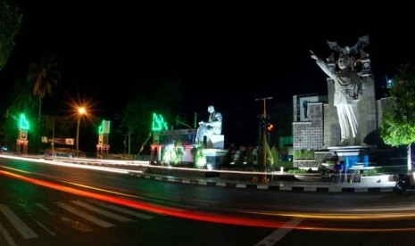 Patung Soekarno-Hatta yang berada di tengah Kabupaten Purwakarta, Jumat (8/8).