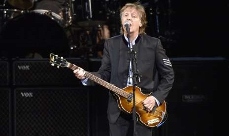 Paul McCartney menayangkan video musik My Valentine yang menampilkan Johnny Depp dalam konsernya di Seattle, AS.