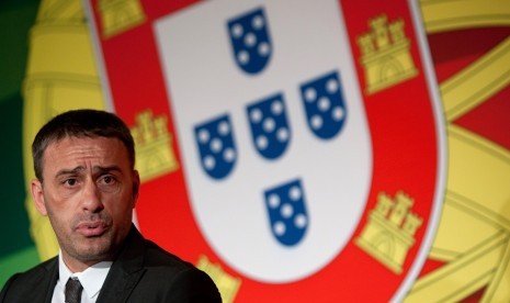  Paulo Bento, pelatih timnas Portugal, memberikan keterangan pers di markas federasi sepak bola Portugal di Lisbon.