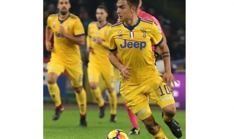 Paulo Dybala (membawa bola).