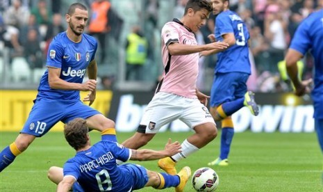 Paulo Dybala (tengah)