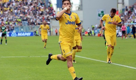 Paulo Dybala usai melesakkan gol ke gawang Sassuolo ketika Juventus FC meraih kemenangan 3-1 pada lanjutan Liga Italia Serie A di Stadion Mapei, Ahad ((17/9). Dyabala mencatat delapan gol dalam empat laga, untuk menandai penampilan ke-100 nya di Juve. 