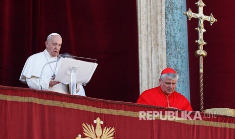 Paus Francis Tunjuk Wanita Pertama Jadi Wamenlu Vatikan. Paus Fransiskus (kanan).