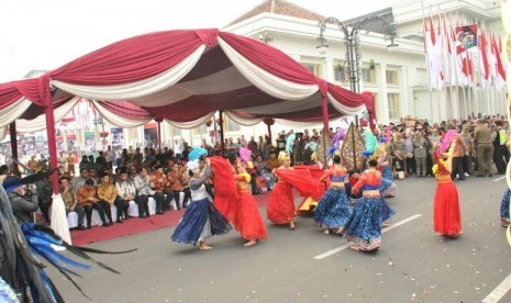 Pawai budaya dihari peringatan Pancasila.