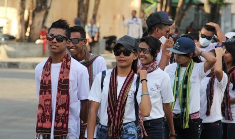 Pawai Budaya yang diikuti pelajar dan masyarakat umum Atambua dan Timor Leste dalam serangkaian kegiatan Festival Timoresia 2015