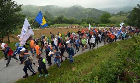 Pawai perdamaian memperingati 26 tahun tragedi genosida di Srebrenica Bosnia.